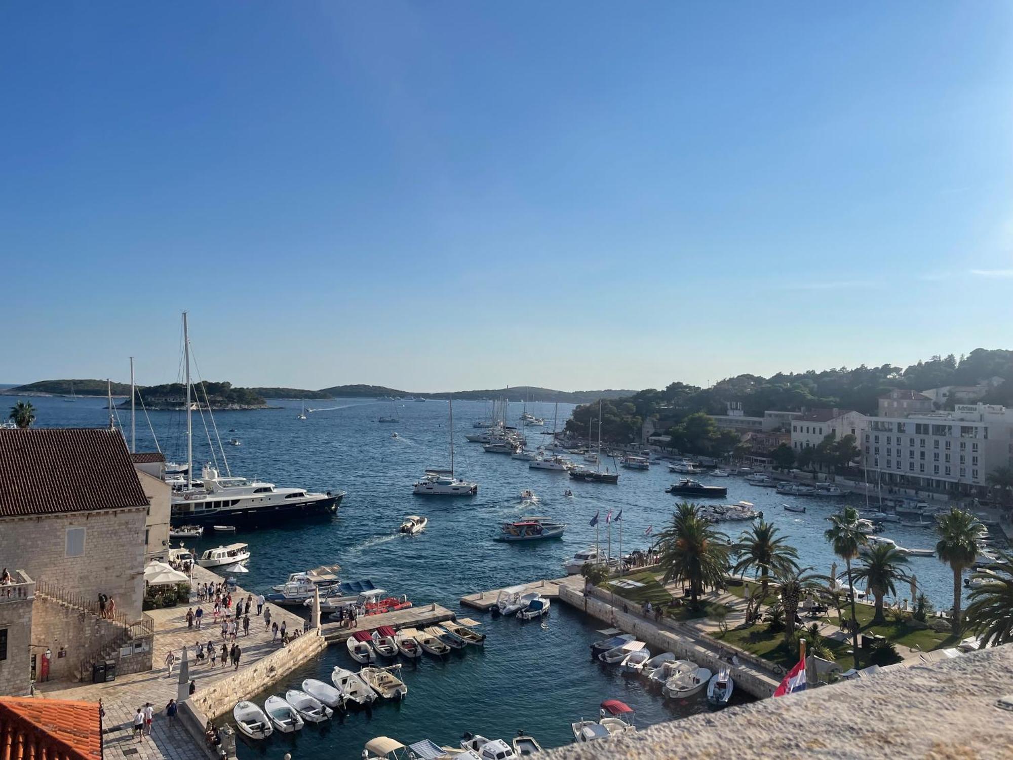 Apartments Sunny Elza Đảo Hvar Ngoại thất bức ảnh