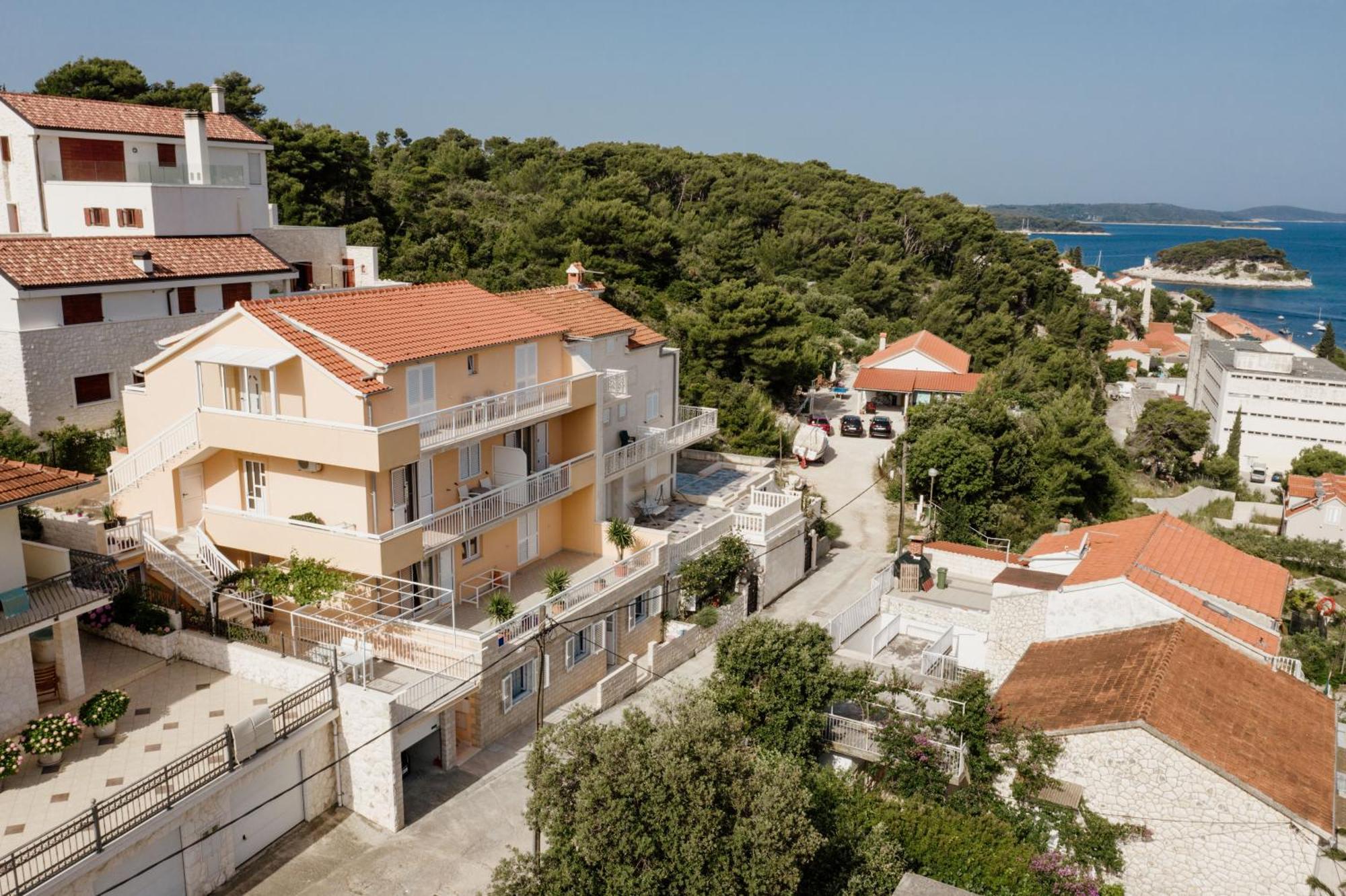 Apartments Sunny Elza Đảo Hvar Ngoại thất bức ảnh